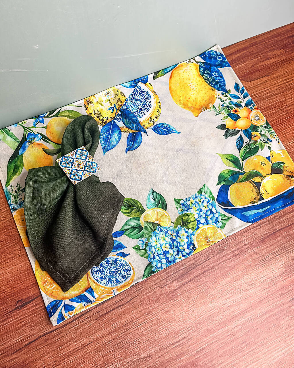 Kit Mesa posta - Sicília Encantada ( limão siciliano e verso olivas) Composição lado do limão